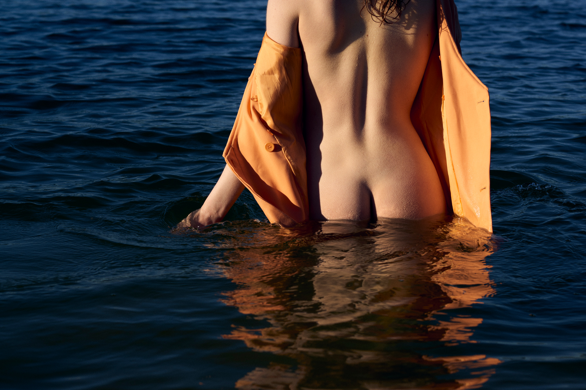 2avenger-photographers_julia-keltsch_sun-skin-water_03 Kopie (1).jpg