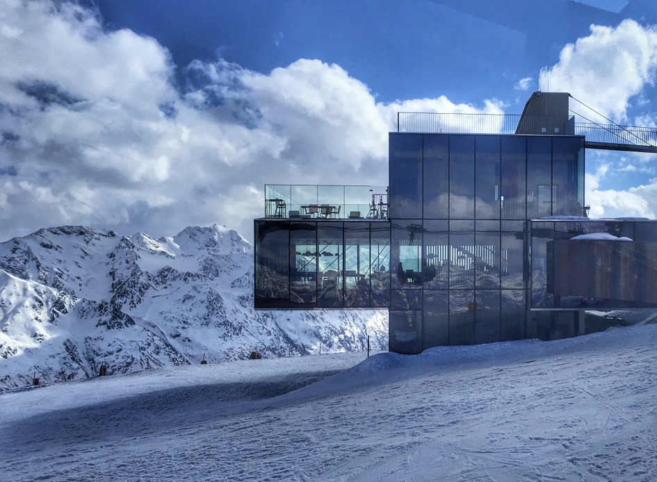 Amazing Glass House 3000 m alt