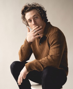 New York Showcase issue 935 Cover by: Victoria Stevens for Esquire, feat. Jeremy Allen White